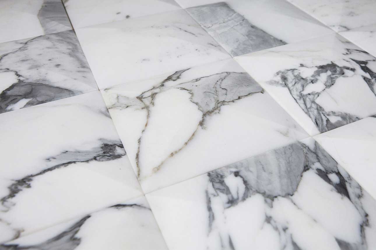 piastrelle pavimenti in marmo statuario